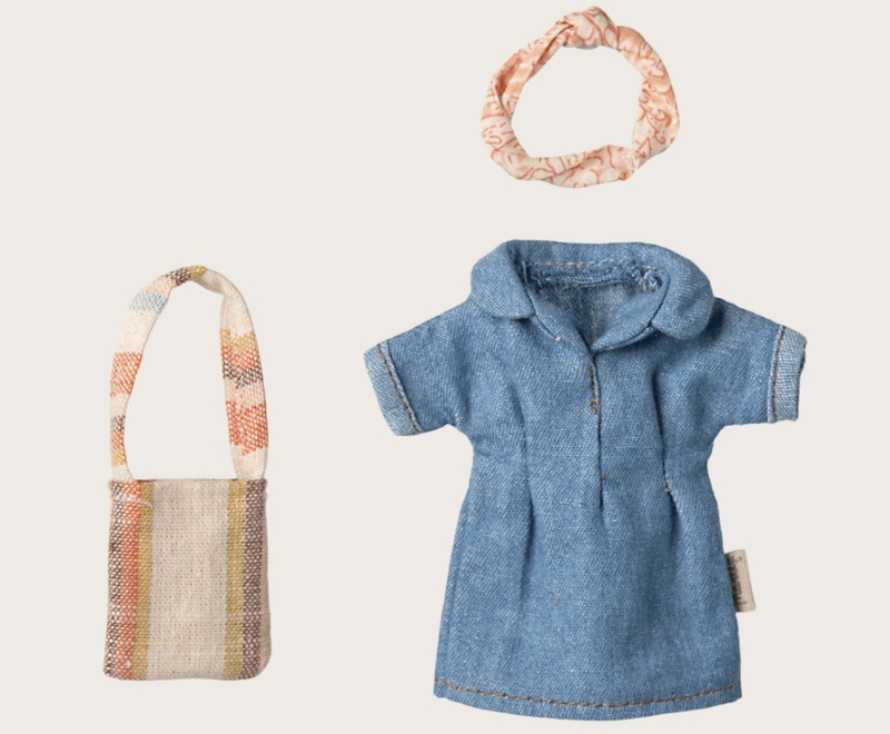 KLÆR TIL MUS – Mamma – Denimkjole med veske – Maileg