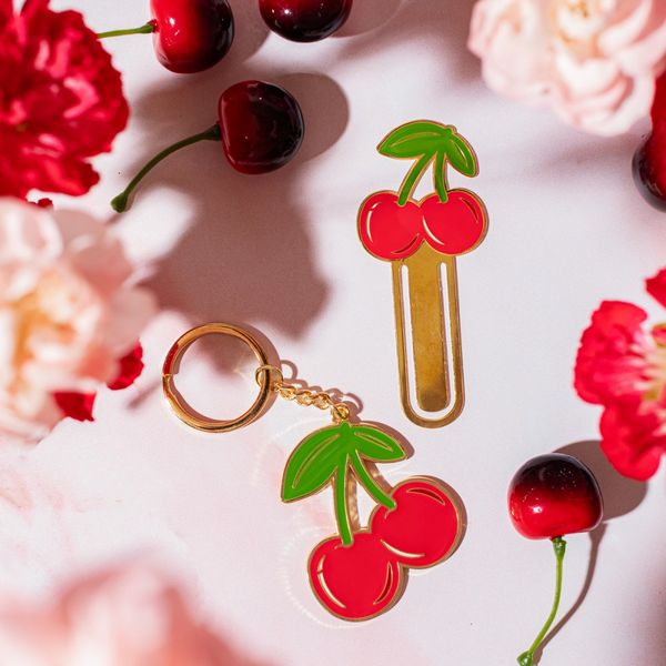 Hovedbilde NØKKELRING – Kirsebær – Sass & Belle