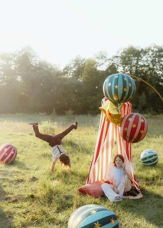 FOLIEBALLONG – Stjerneball – Grønn med Gullstjerner – PartyDeco