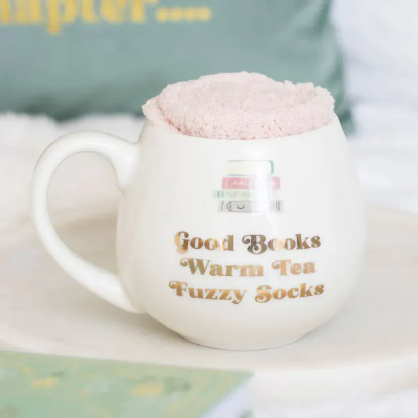 Hovedbilde KOPP MED SOKKER – Good Books Warm Tea Fuzzy Socks ...