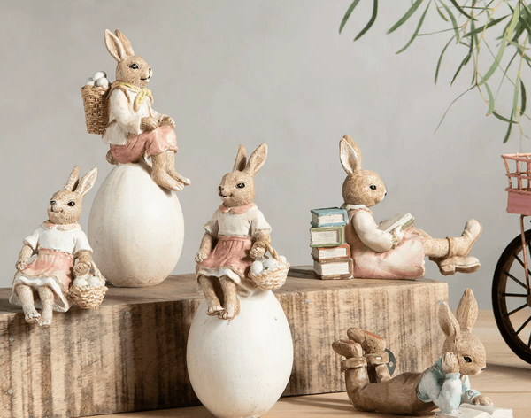 Hovedbilde PÅSKEPYNT – Påskekanin som leser bok – Alot