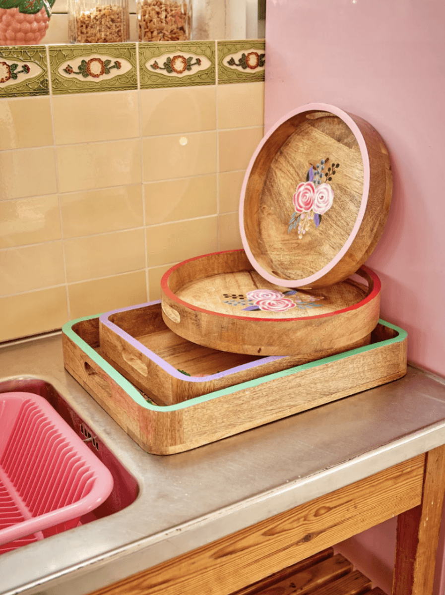 SERVERINGSBRETT – Lilla kant og blomster – Rice