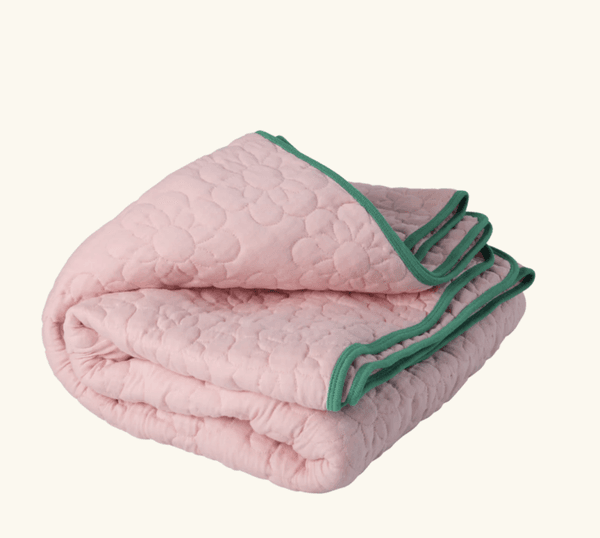 Hovedbilde QUILT TEPPE – Rosa blomster – Rice