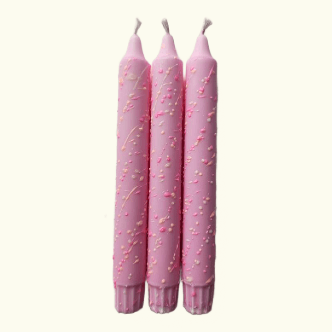 Hovedbilde HÅNDLAGET STEARINLYS – Rosa med konfetti – Mrs. ...