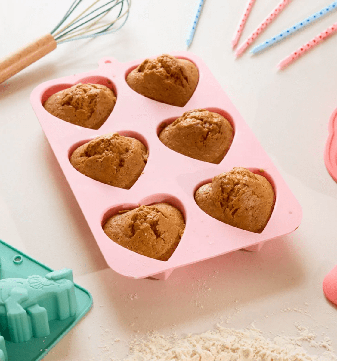 BAKEFORM – Hjerter med tekst i rosa silikon – Rice