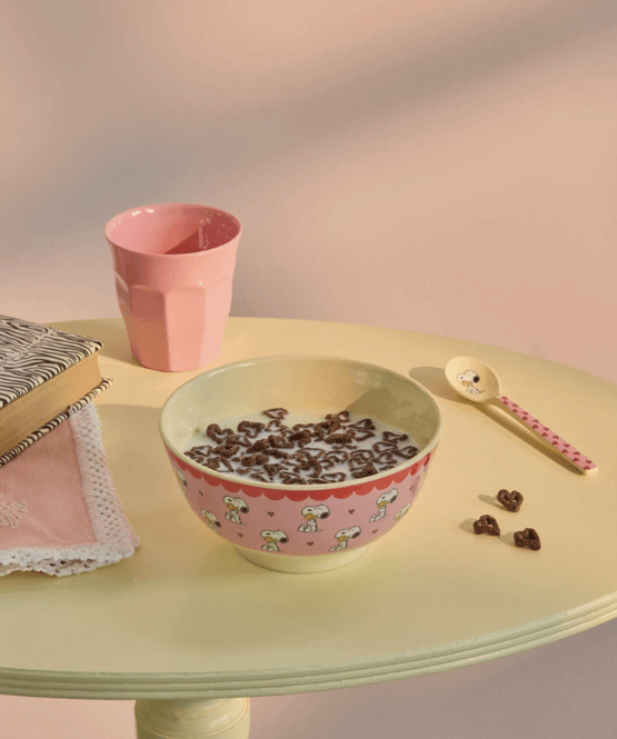 Hovedbilde MELAMINSKÅL – Rosa Snoopy Print – Rice x ...