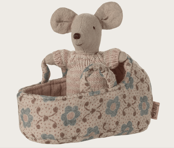 Hovedbilde BABYMUS I BÆREKURV – Rosa – Maileg