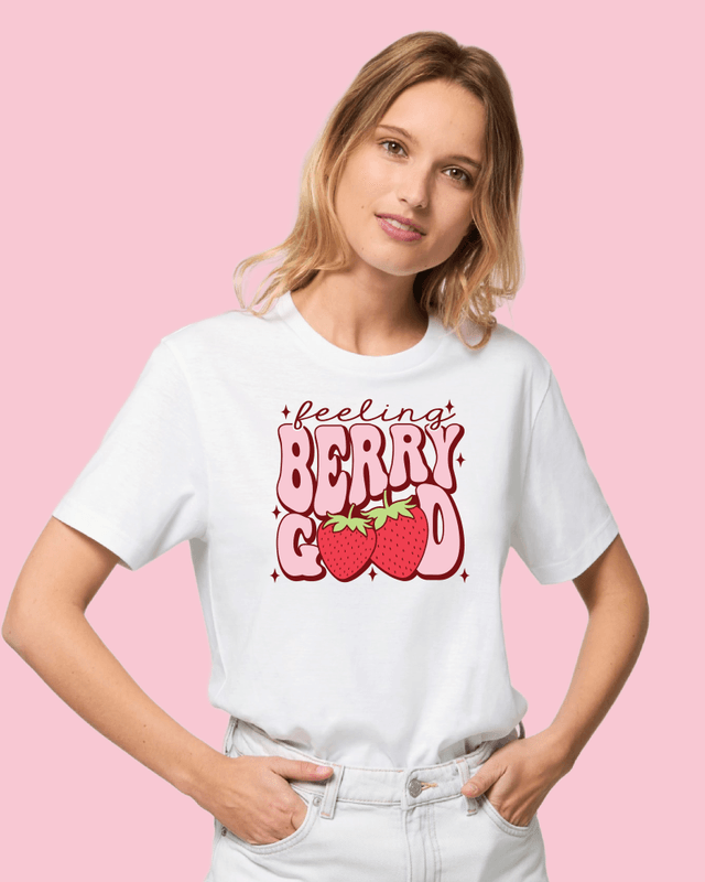 T-SKJORTE – Feeling Berry Good – Festligetrykk