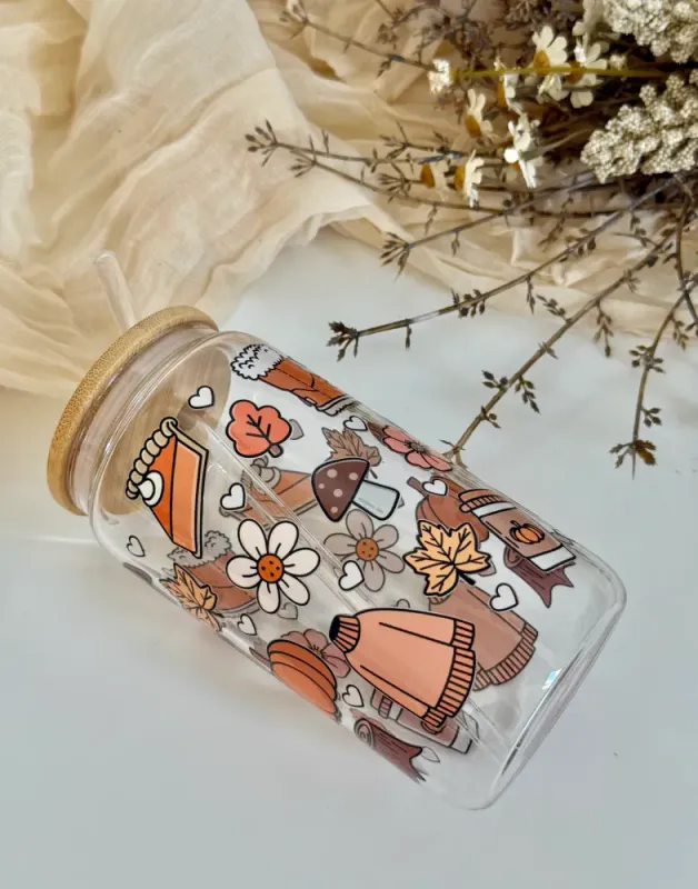 DRIKKEGLASS MED LOKK OG SUGERØR – Cozy Autumn Vibes – The Cute Cloud