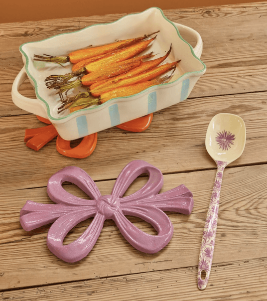 Hovedbilde GRYTEUNDERLAG – Sløyfe i lavendel – Rice